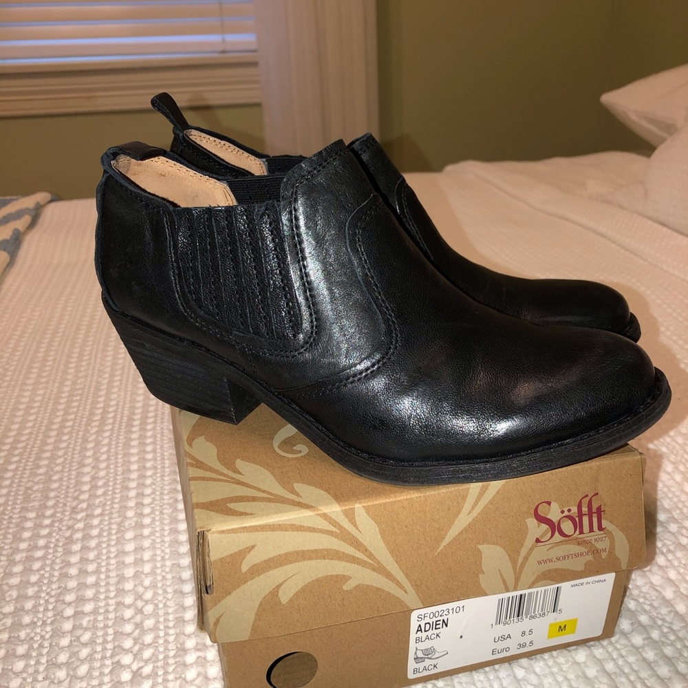 Sofft black leather shooties